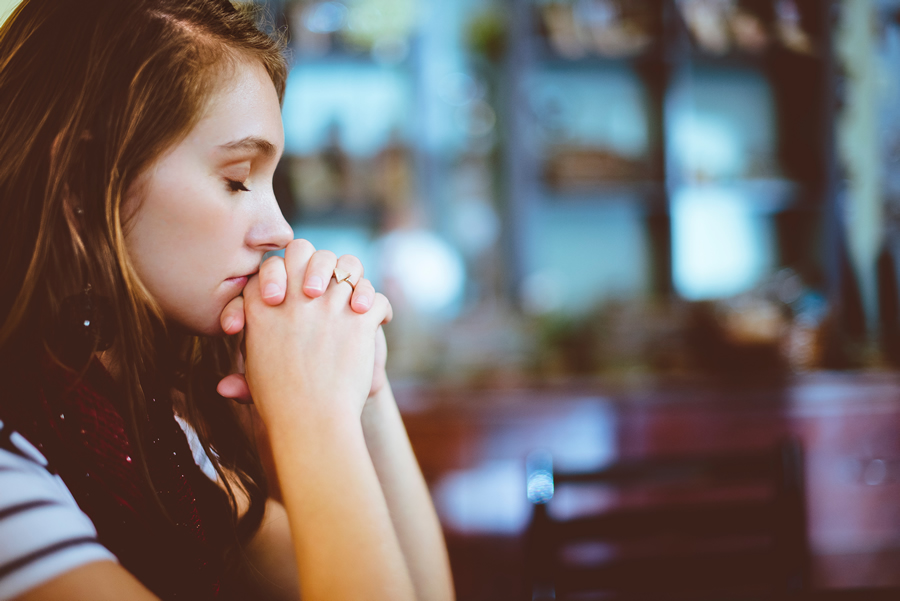 prayingwoman4