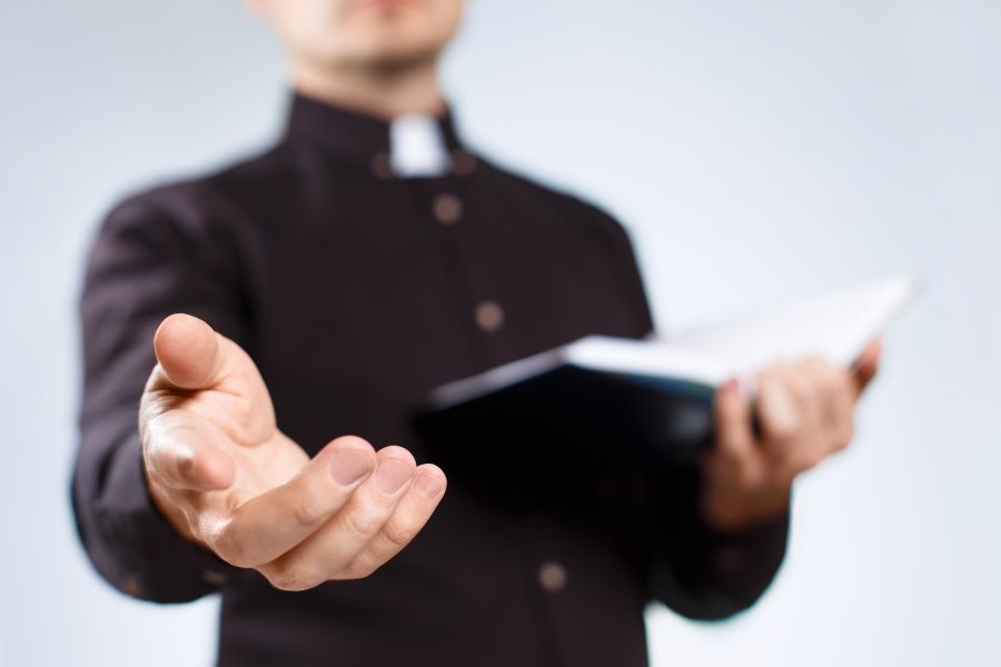 priest2